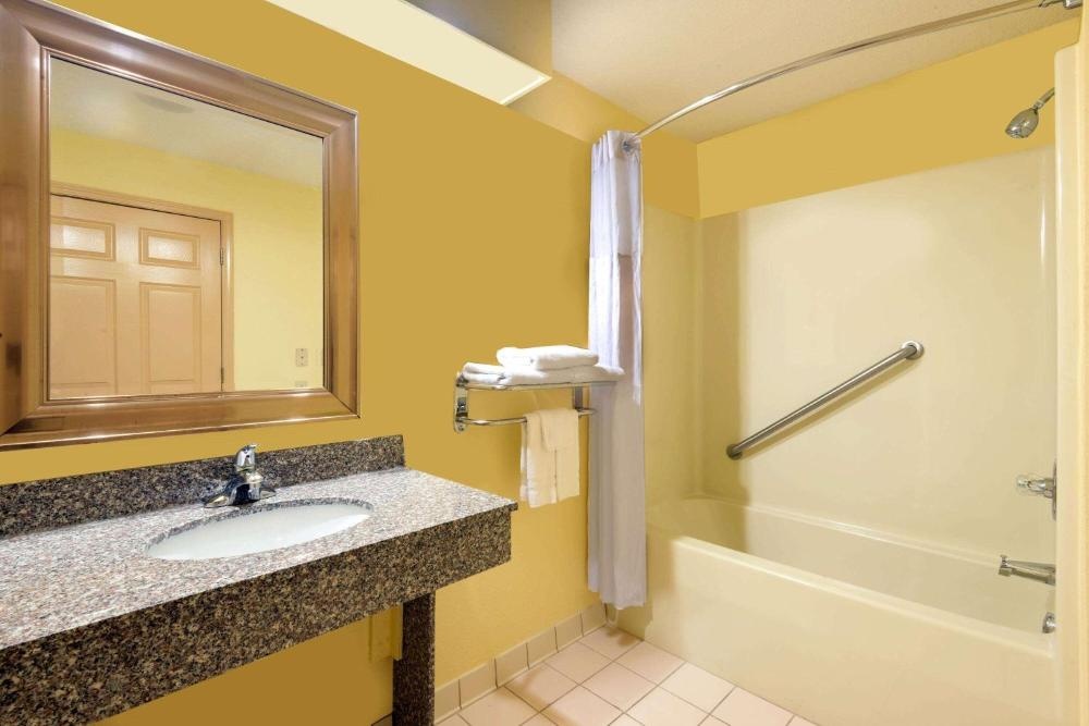 Days Inn by Wyndham Coliseum Montgomery AL Image 21