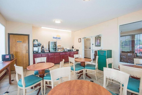 Days Inn by Wyndham Coliseum Montgomery AL image 12