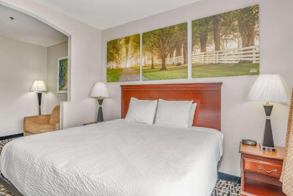 Days Inn by Wyndham Coliseum Montgomery AL image 20